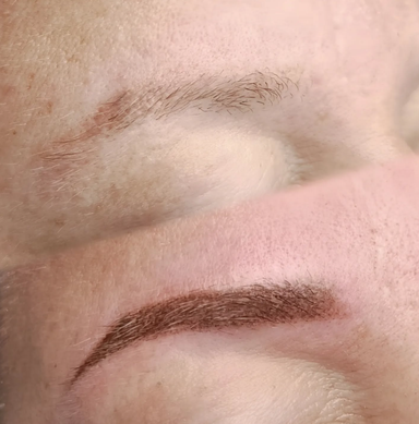 Frisch gestochene Powderbrows